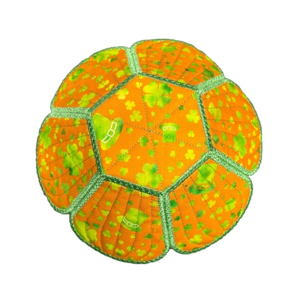 Hand Crafted Basket Center Piece Bowl Quilted 8 round x 3 in tall Shamrock - Picture 2 of 15